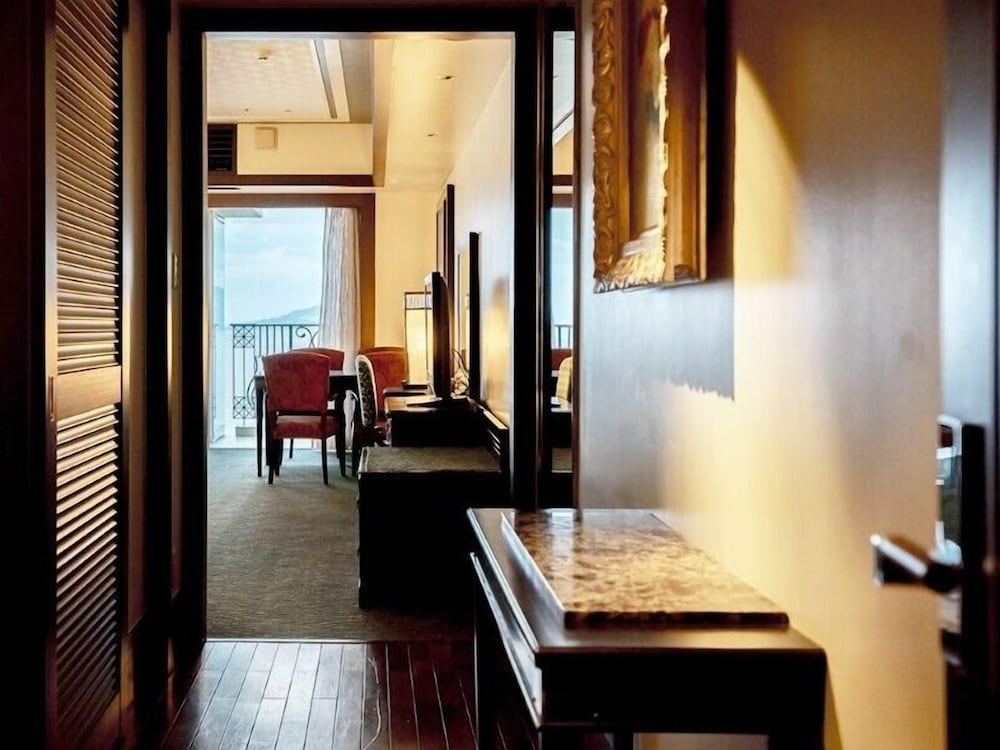 EXES Premier Grand Suite for 4 people with Lounge Access, Non Smoking photo 1