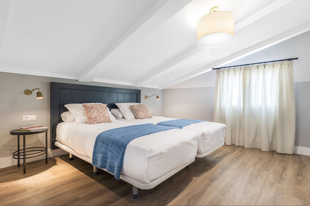 Deluxe Duplex, 2 Bedrooms, Terrace photo 3