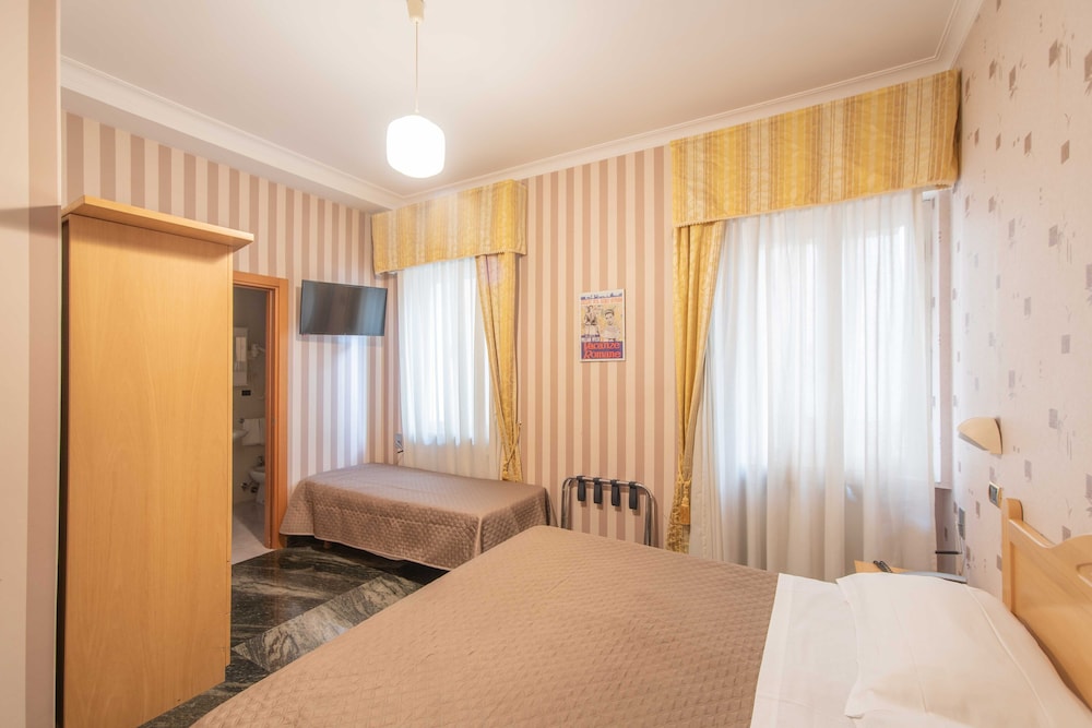 Triple Room - Photo 1