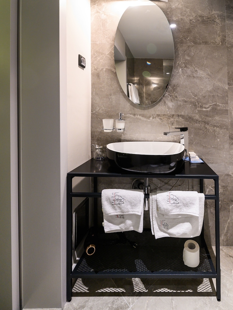 Superior Double Room, 1 King Bed, City View photo 2