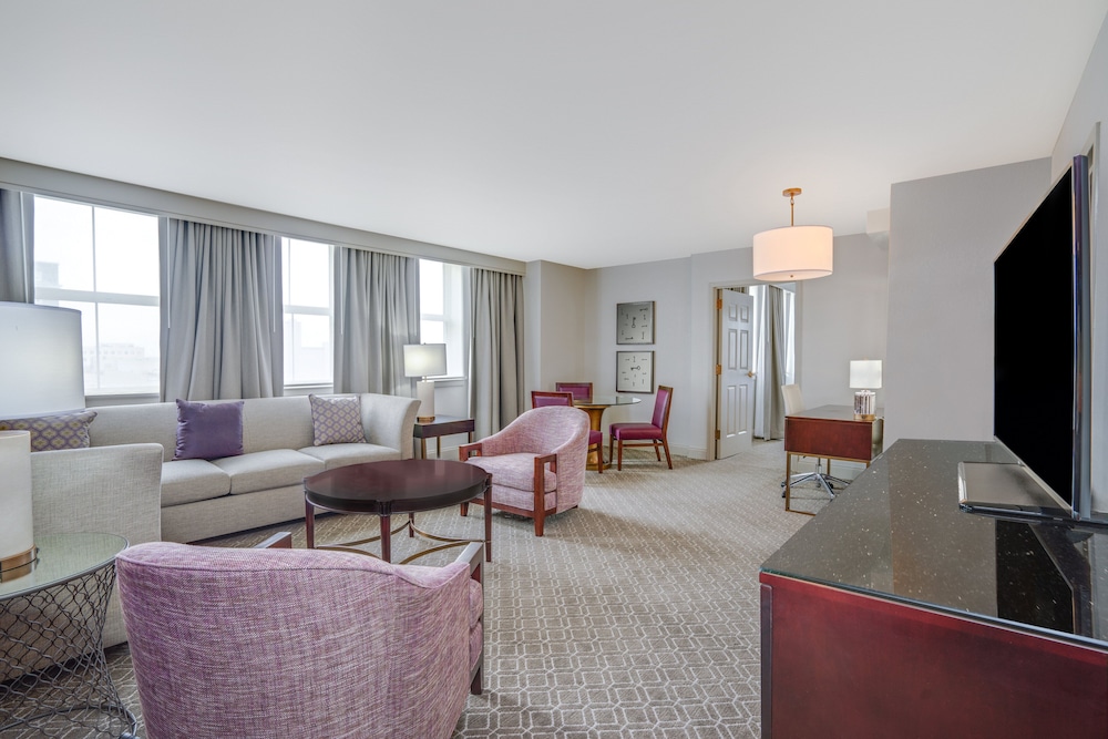 Suite, 1 Bedroom - Photo 9