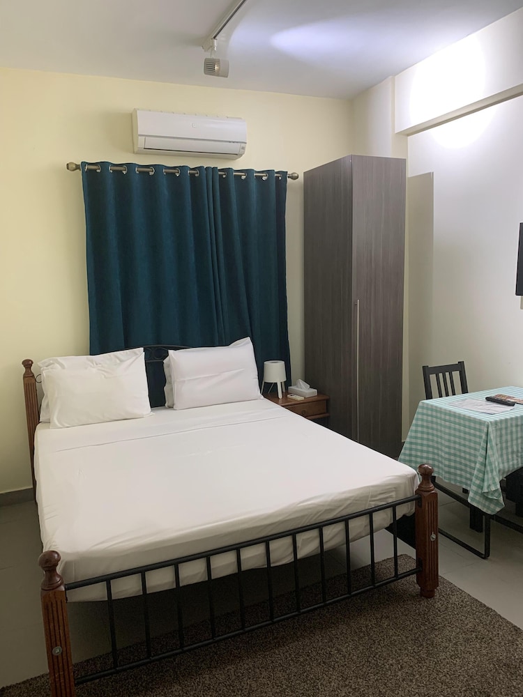 Deluxe Single Room, 1 Queen Bed photo 2