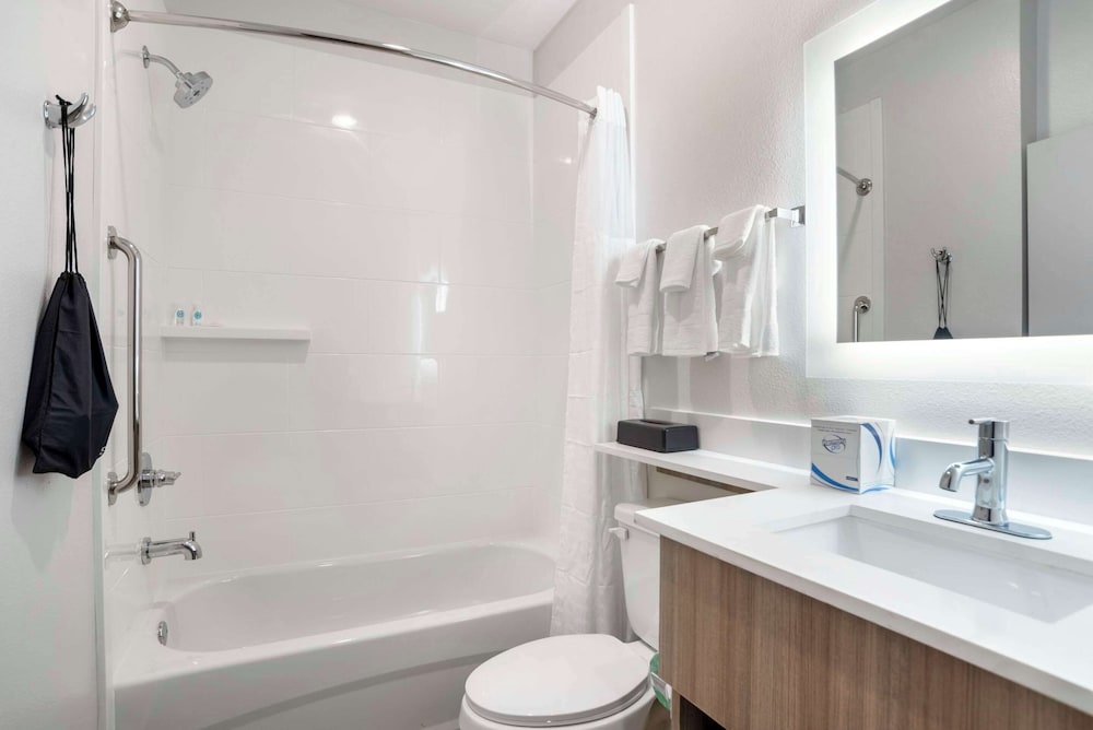 Suite, 1 King Bed, Accessible, Non Smoking - Photo 5
