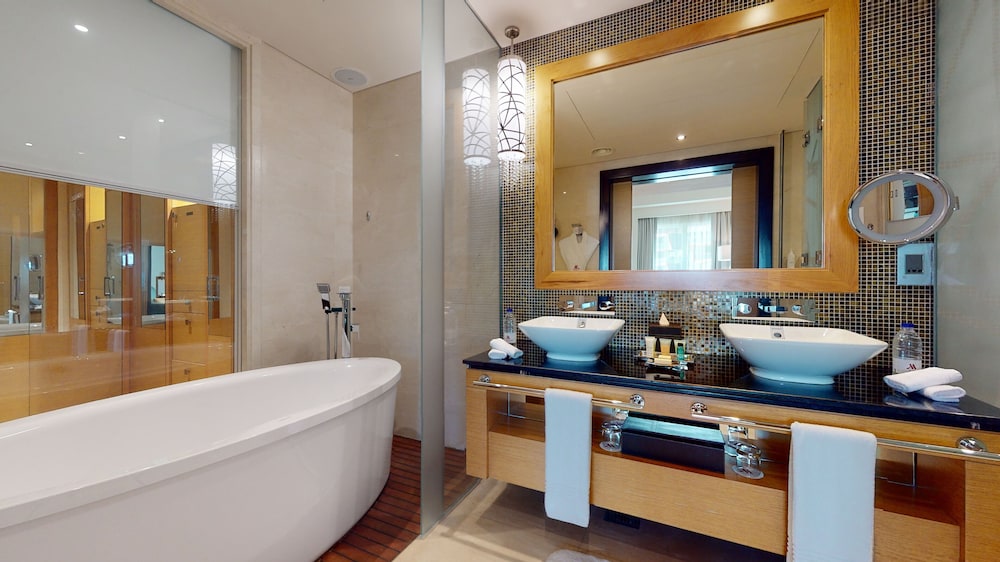 Executive Suite, 2 Bedrooms (Lounge Access with Drinks)