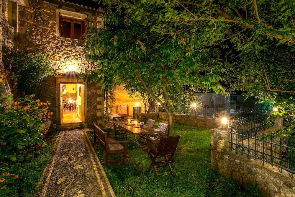 Lux Villa Ifigenia ,in Theriso Village 14 km