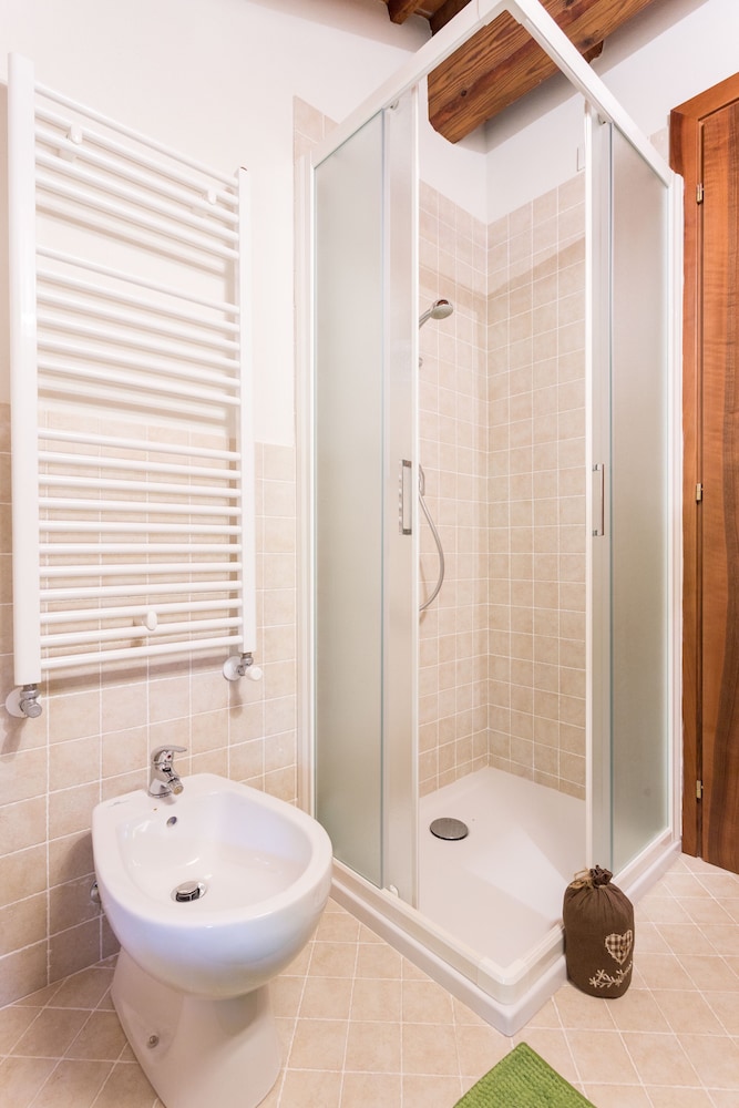 Classic Double Room, Private Bathroom (external Camera 3) photo 2