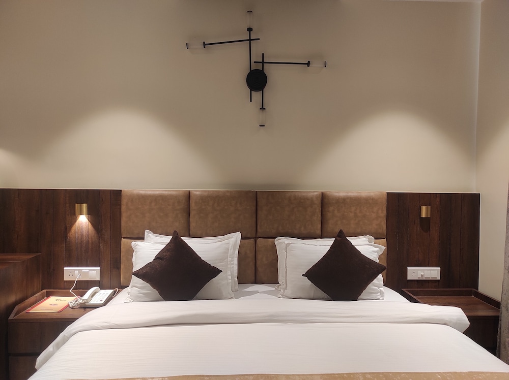 Deluxe Room - Photo 11