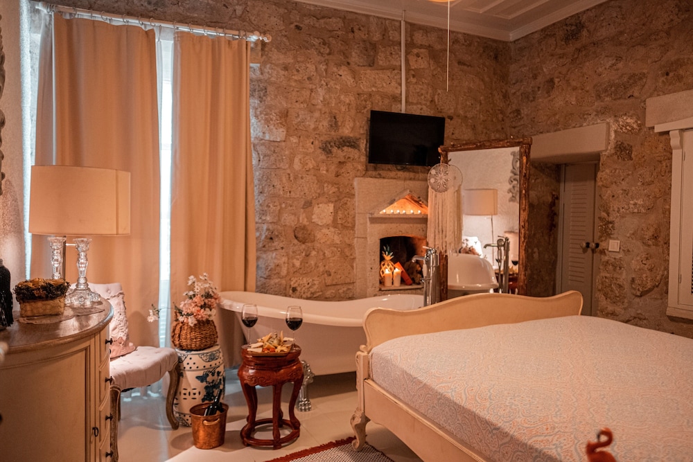 Honeymoon Room