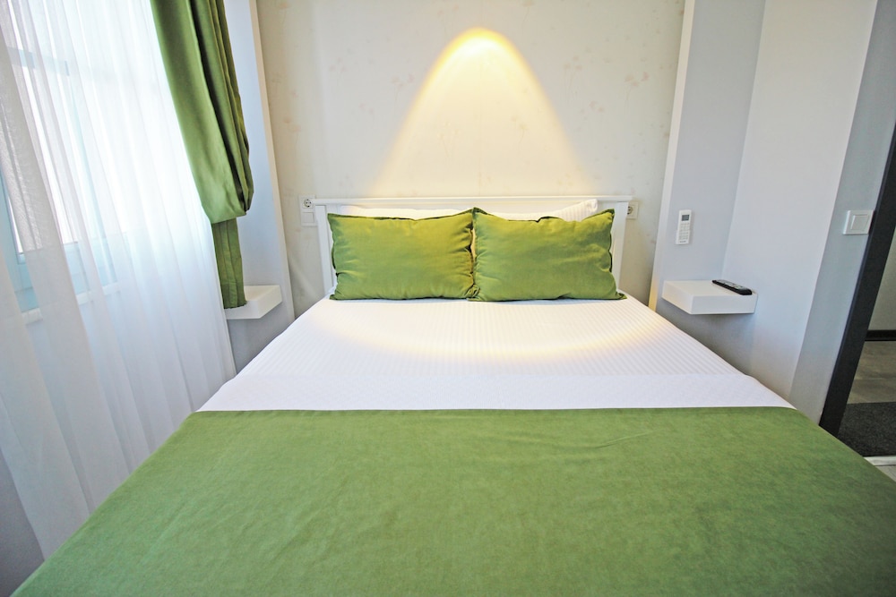 Standard Room, Partial Sea View photo 3