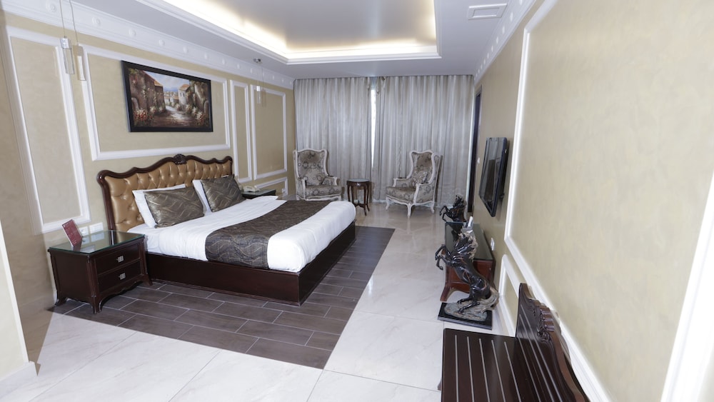 Luxury Suite photo 1