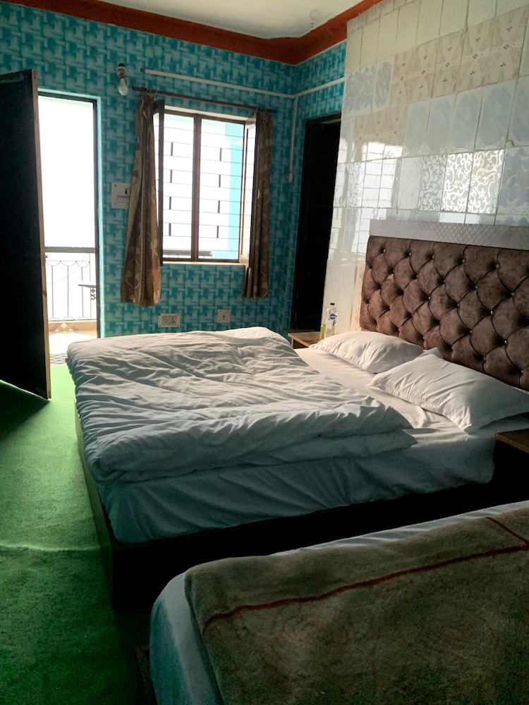 Deluxe Triple Room, City View photo 3