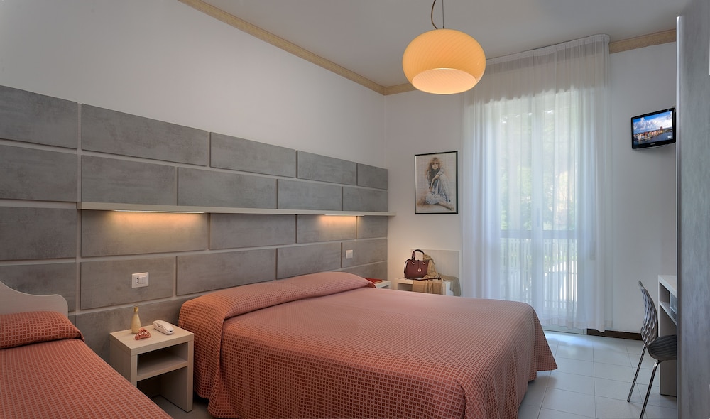 Triple Room photo 2