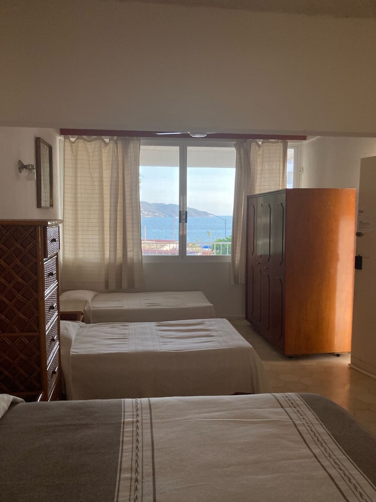 Family Double Room, Multiple Beds photo 1