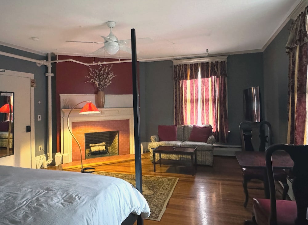 Deluxe Room, 1 King Bed (Room 1)