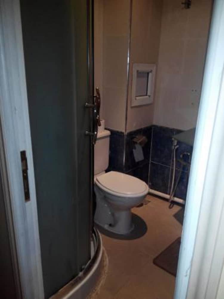 Standard Twin Room - Photo 2