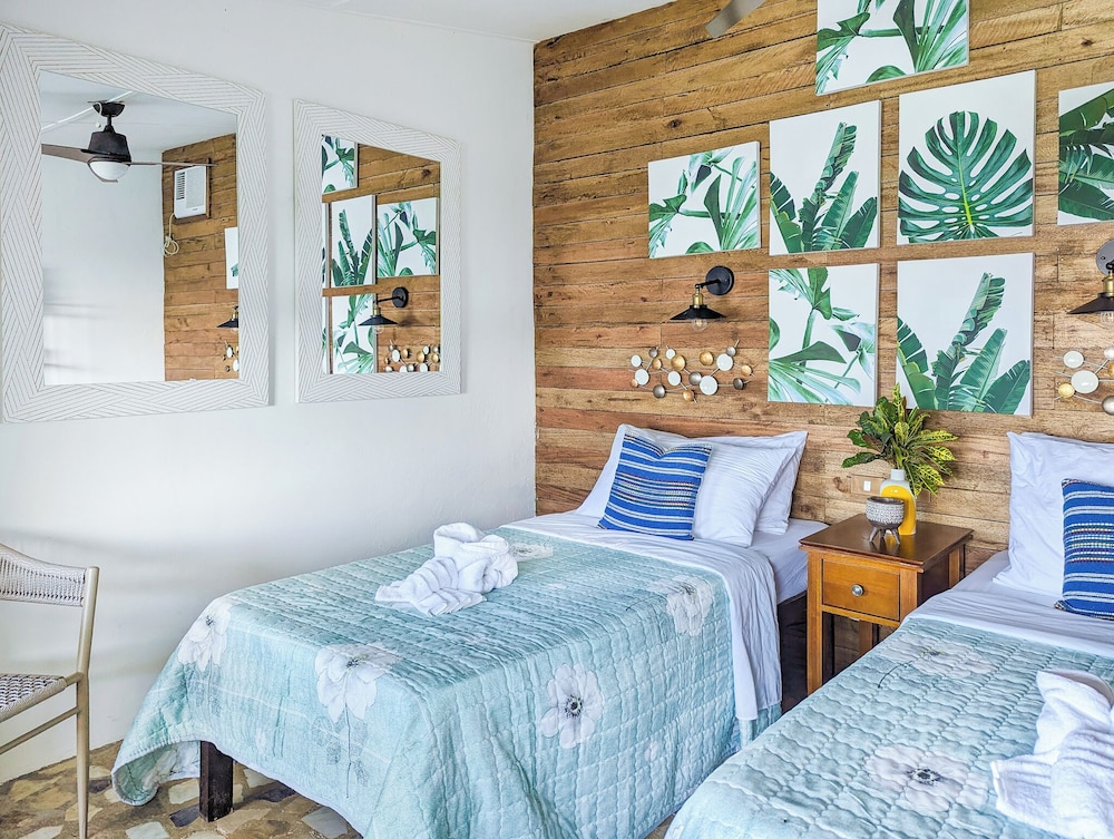 Standard Twin Room, Partial Sea View photo 3