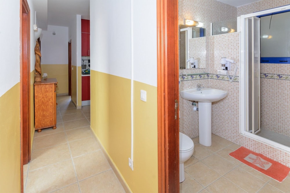 Single Room, Shared Bathroom photo 2