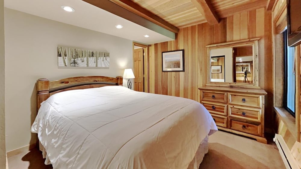 Condo, 2 Bedrooms