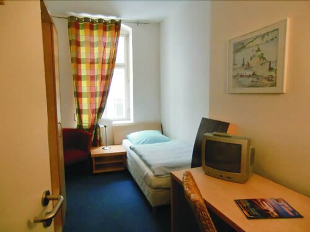Single Room, 1 Bedroom, Ensuite photo 3