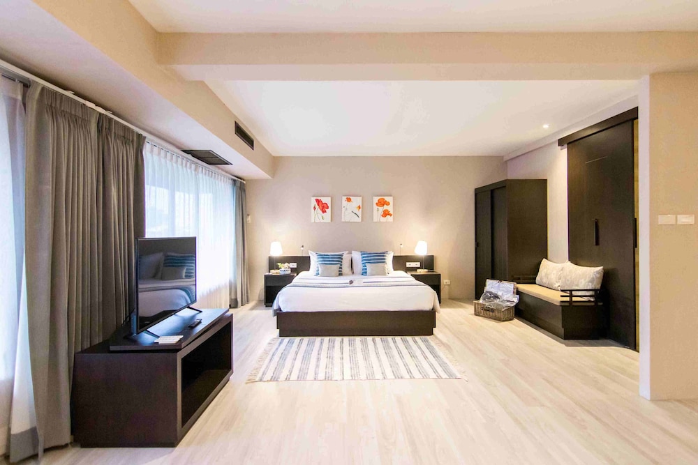 Premium Double Room, 1 King Bed photo 3