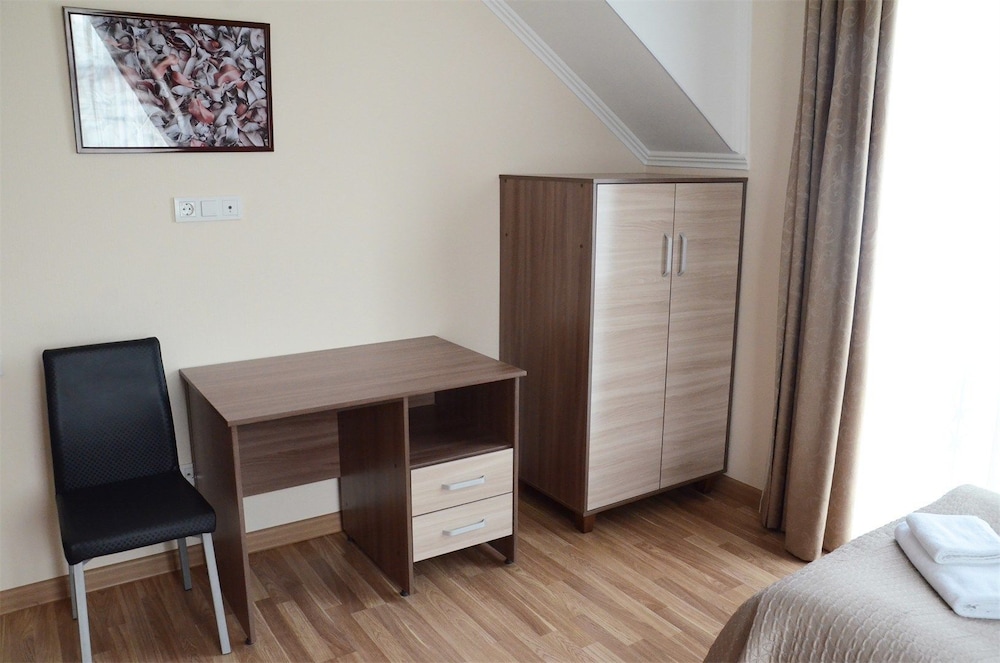 Family Room photo 3