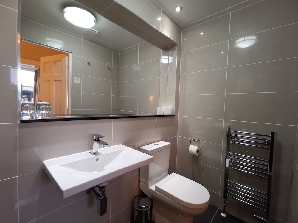 Basic Double Room, 1 Queen Bed - Photo 5