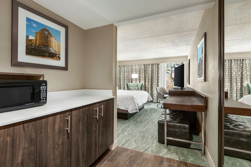Room, 1 King Bed, Refrigerator & Microwave