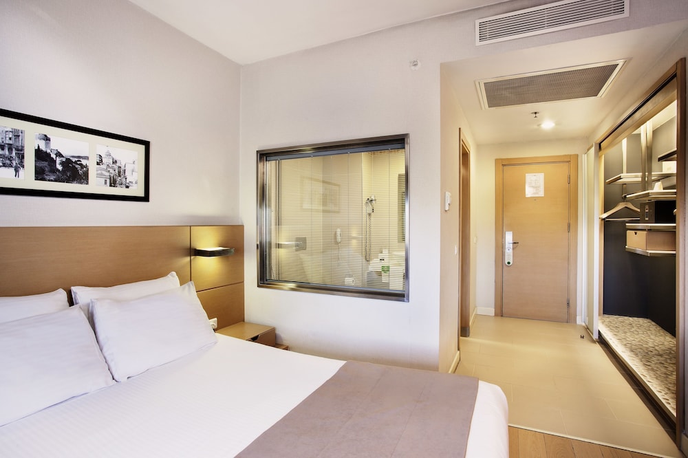 Family Suite, 2 Bedrooms, Jetted Tub photo 3