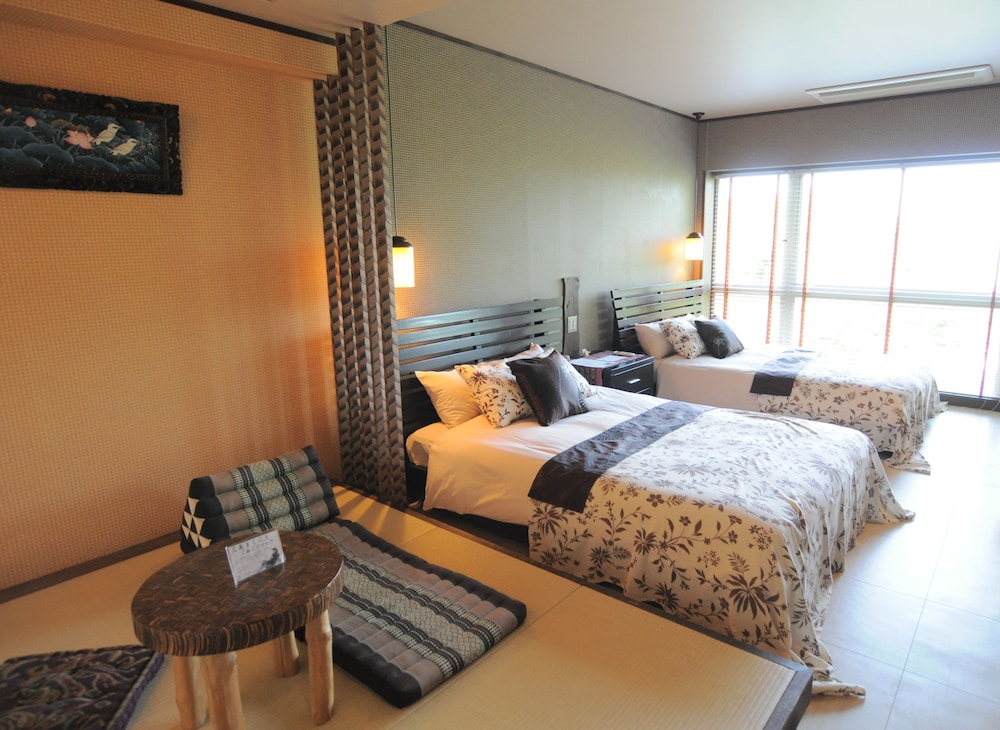 Triple Room With Extra Japanese Futon photo 1