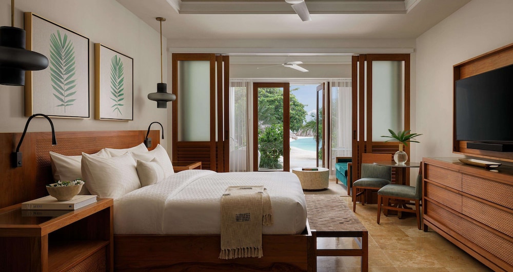 Luxury Suite, 1 Bedroom, Sea View (Beachfront Walkout Butler Suite)