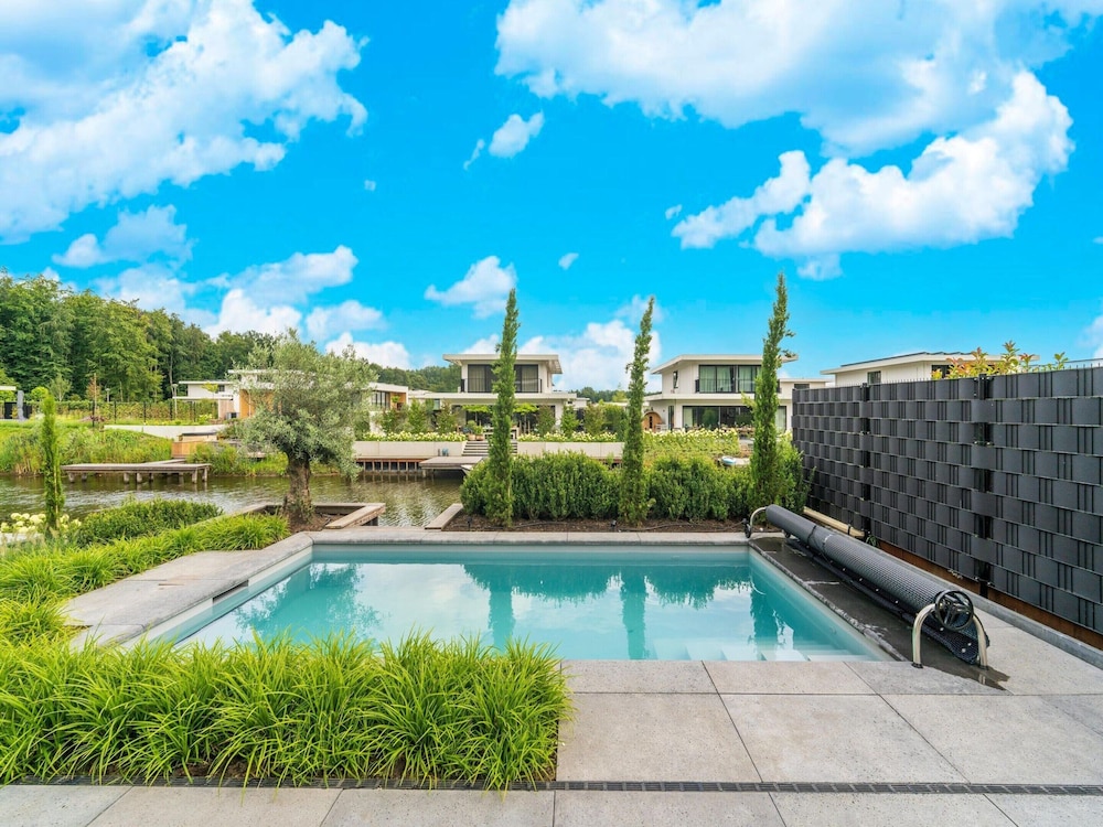 Villa photo 3