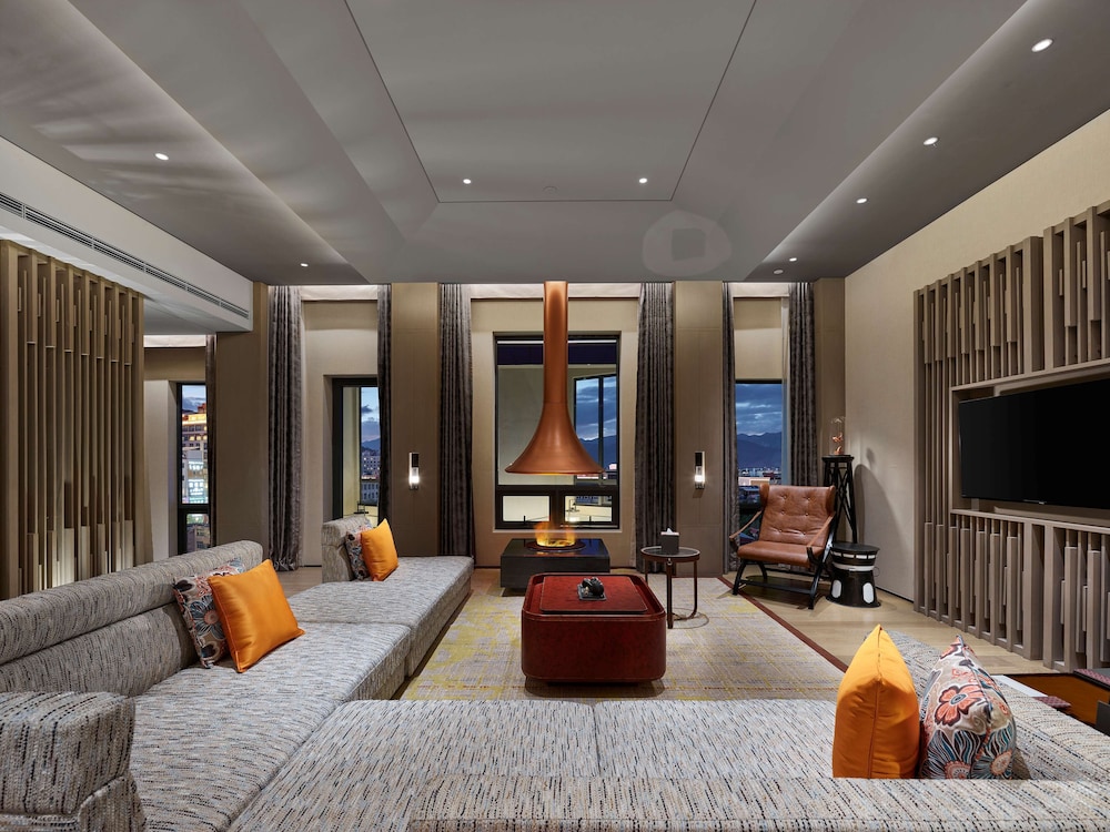 Premium Suite, 1 King Bed photo 1
