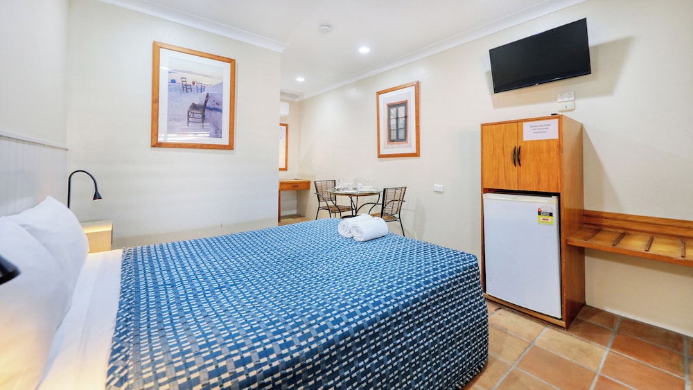 Standard Room, 1 Queen Bed