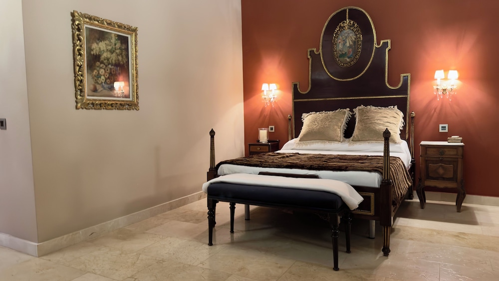 Deluxe Suite, 1 Queen Bed, Balcony, Mountain View