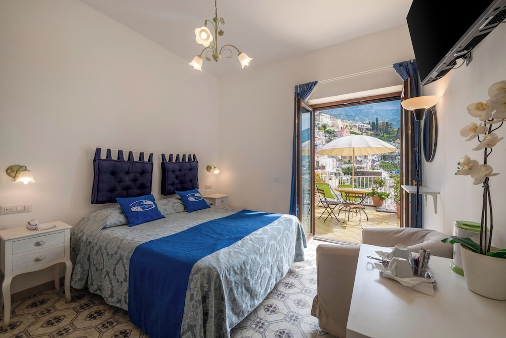 Honeymoon Room photo 2