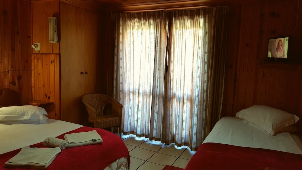 Family Room (of 5)