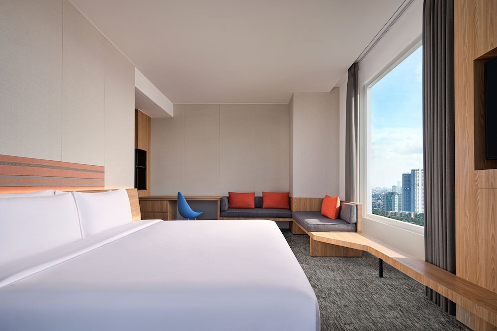 Studio, 1 King Bed, City View