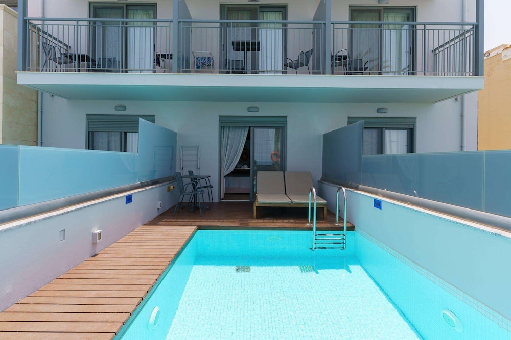 Superior Room with Private Pool & Sea View photo 2