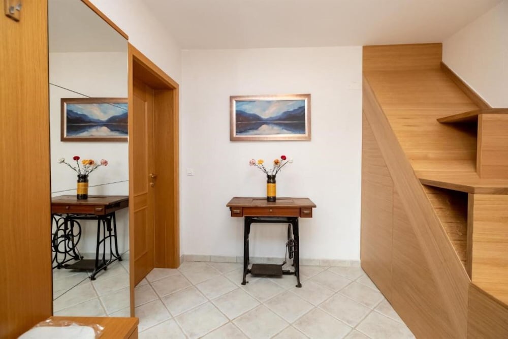 A7 - One-Bedroom Apartment with Terrace and Fireplace - ground floor photo 3