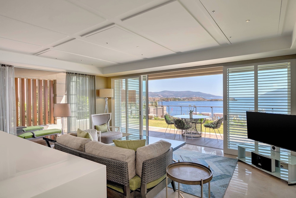 Suite, 1 Double Bed, Sea View (Balcony)