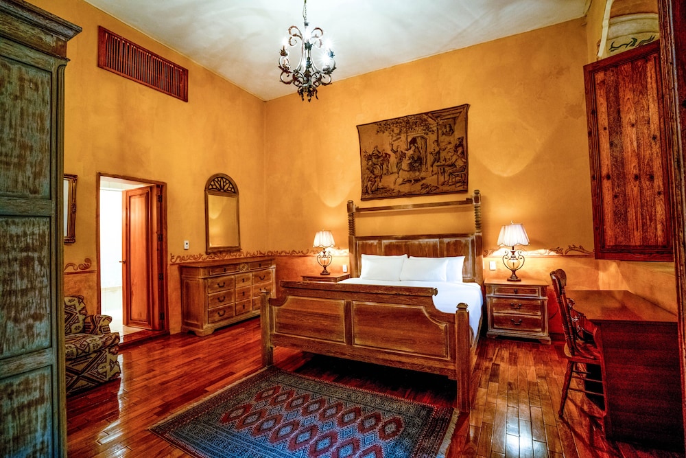 Royal Studio Suite, 1 King Bed - Photo 7