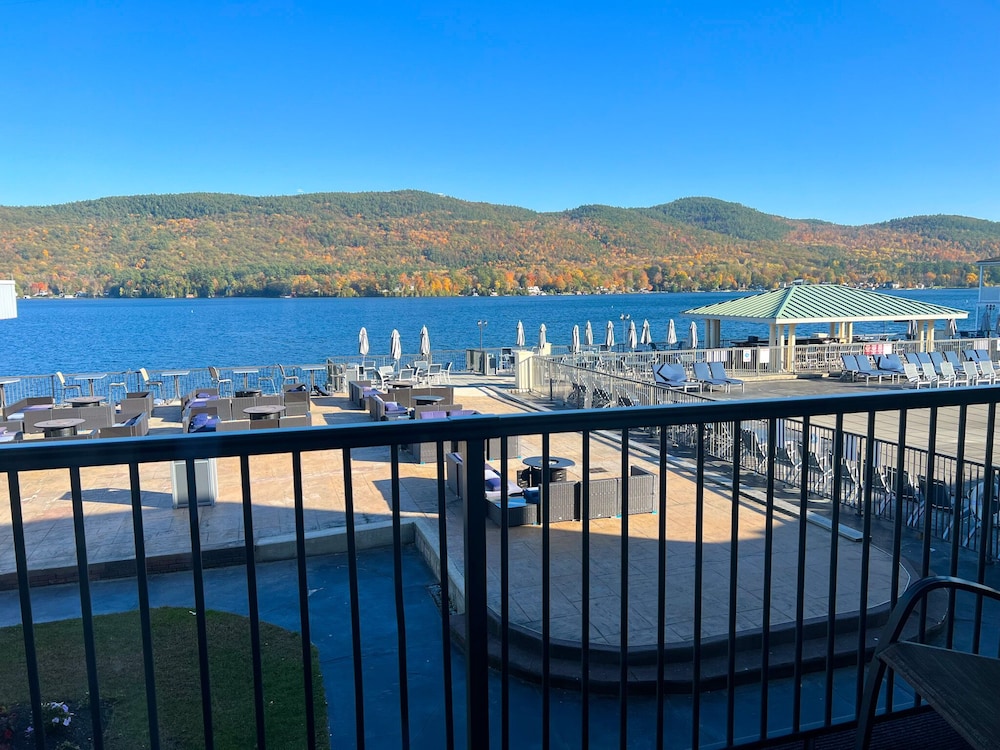 Suite, Lake View - Photo 4