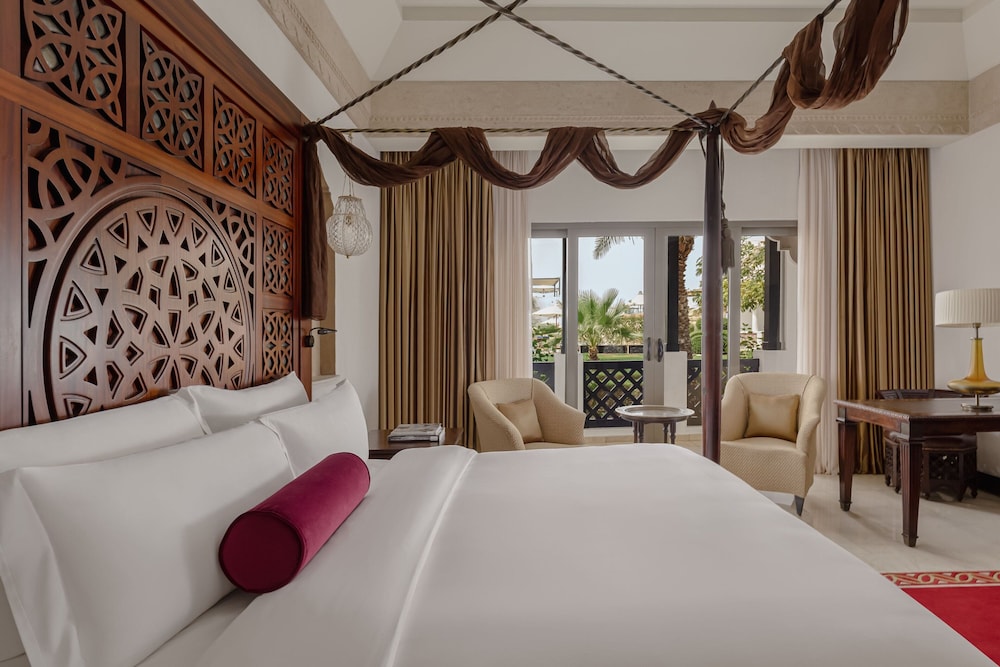 Deluxe Room, 1 King Bed, Pool View - Photo 8