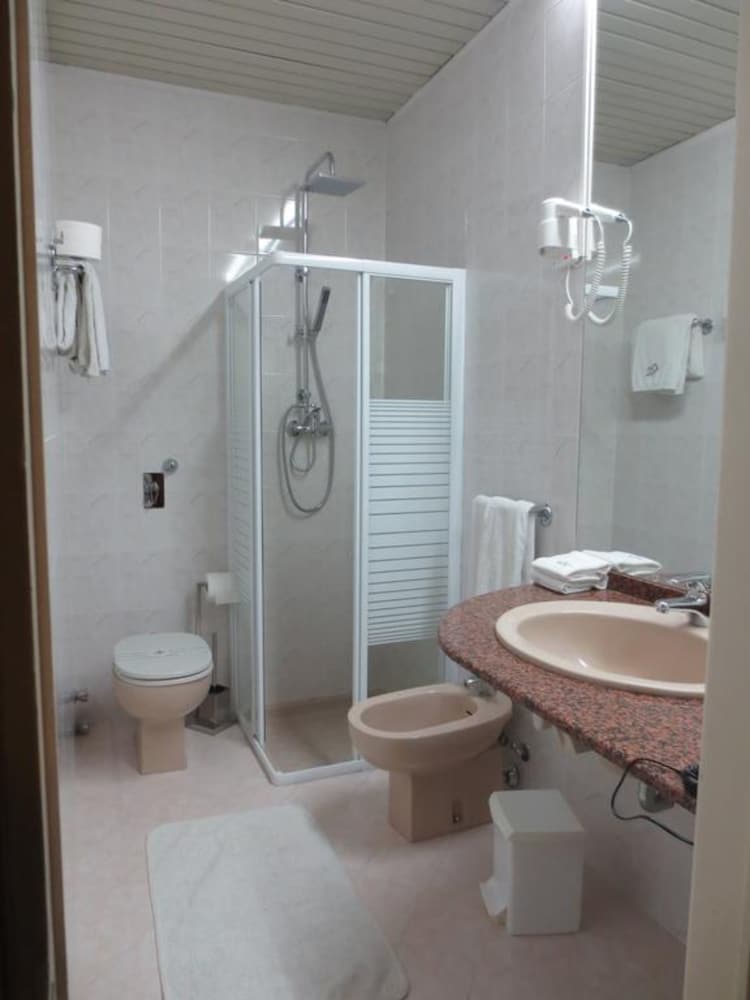 Double Room - Photo 14