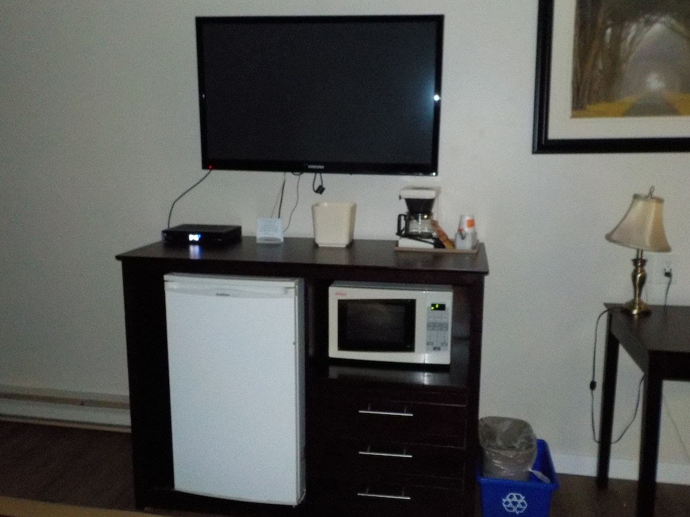 Standard Room, 2 Queen Beds - Photo 4