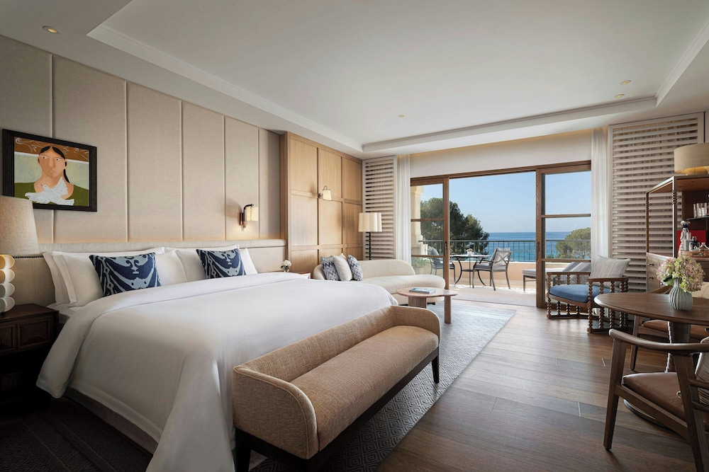 Grand Suite, 1 King Bed, Balcony thumbnail 5