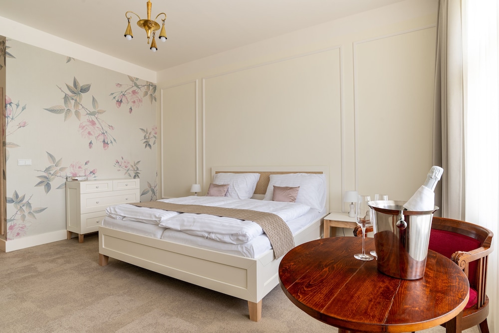 Superior Double Room (#4 - King) photo 1