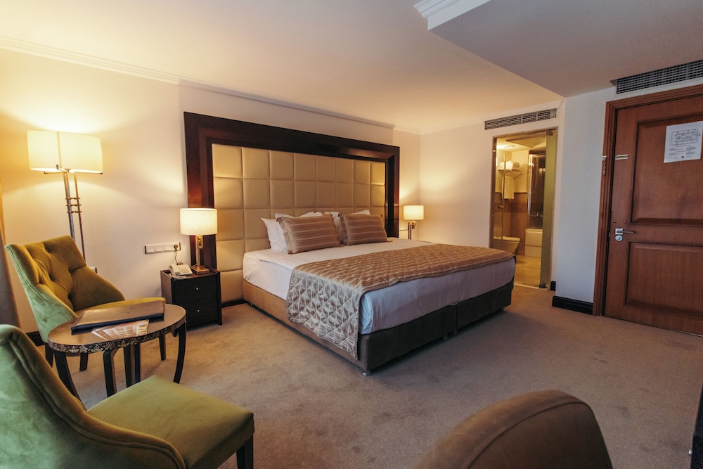 Luxury Studio Suite, 1 King Bed, City View