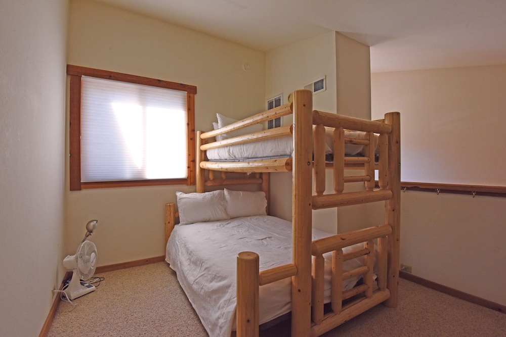 Condo, Multiple Beds, Hot Tub, Mountain View (Golden Ski Getaway)