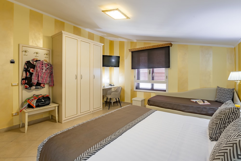 Basic Triple Room, City View (301) - Photo 1